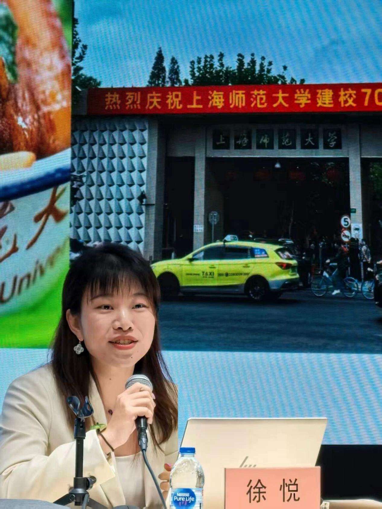 
        然而，她强调，无论技术如何迭代，新闻行业对真实、重要、公正等核心价值的追求永不改变。记者所需的专业素养——深入的采访能力、优秀的写作能力和崇高的职业道德——依然是立身之本。“做新闻不仅有意义，在闵行区融媒体中心做新闻特别有意思，”徐悦通过展示同事富有创意的脱口秀式报道，向同学们展现了融媒体时代新闻工作的无限可能与活力。